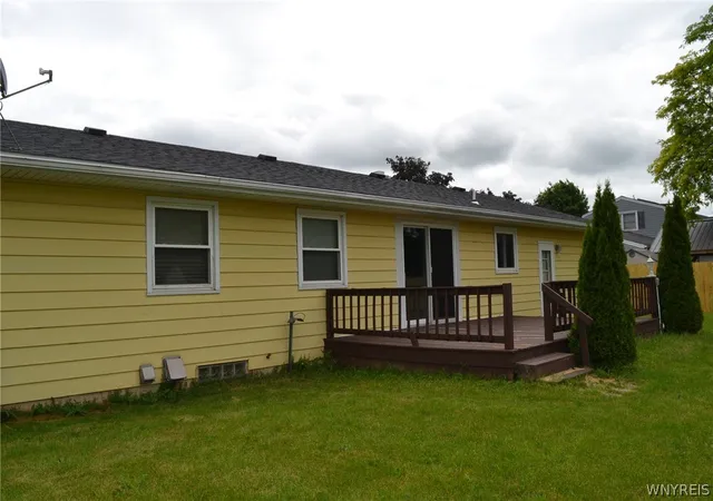2nd image of 92 Lindhurst Dr, Lockport City, NY 14094 | MLS# B1692081