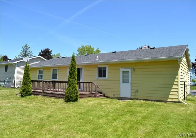 3rd image of 92 Lindhurst Dr, Lockport City, NY 14094 | MLS# B1692081