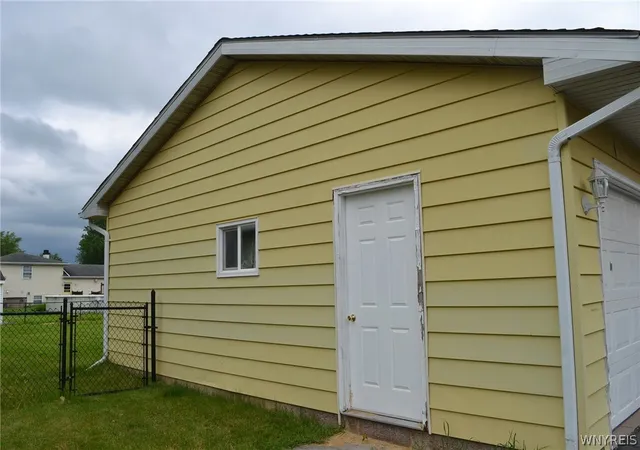 4th image of 92 Lindhurst Dr, Lockport City, NY 14094 | MLS# B1692081