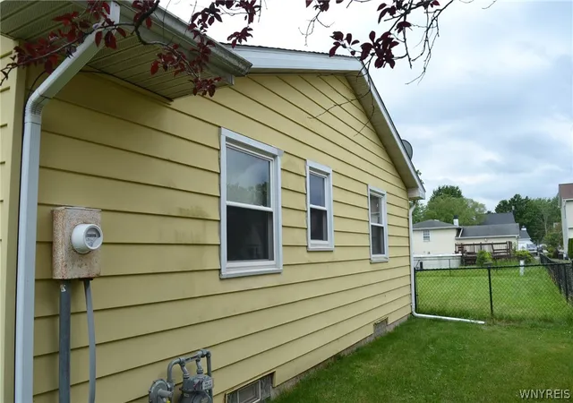 5th image of 92 Lindhurst Dr, Lockport City, NY 14094 | MLS# B1692081