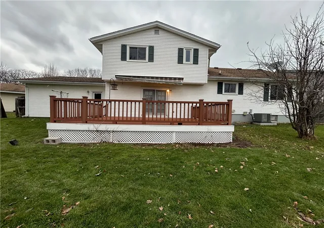 43rd image of 124 Granada Cir, Irondequoit, NY 14609 | MLS# R1692098