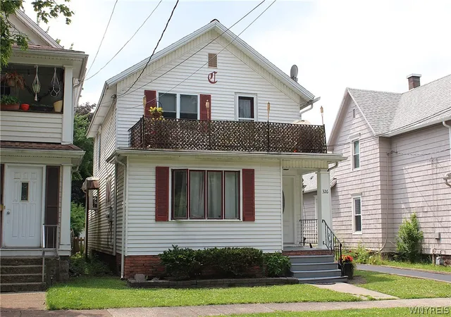 1st image of 326 Niagara St, North Tonawanda, NY 14120 | MLS# B1691943