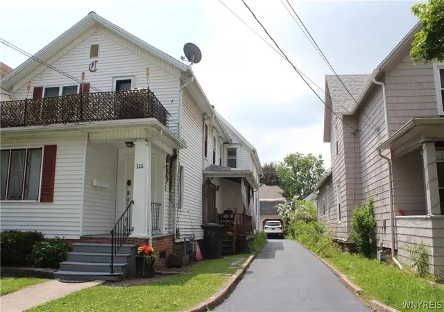 Photo 3 of Sale Pending at 326 Niagara St, North Tonawanda, NY 14120 | MLS# B1691943 | Listing updated on 2026-06-26