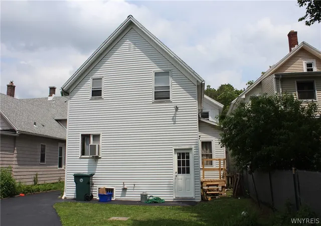 Listing Photo 4 - Condo for sale in building located at 326 Niagara St, North Tonawanda, NY 14120