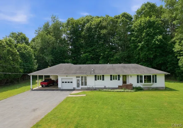 Homes for sale in Minetto, NY | 21 Brookside Ave, Minetto, NY 13115 | MLS# S1689809