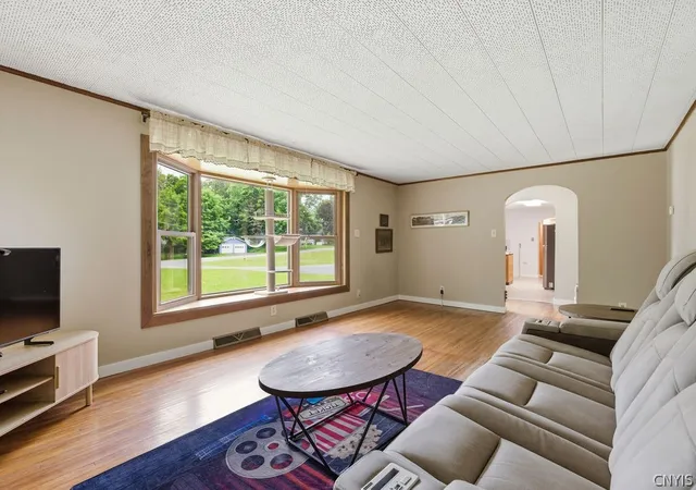 Homes for sale in Minetto, NY | 21 Brookside Ave, Minetto, NY 13115 | MLS# S1689809