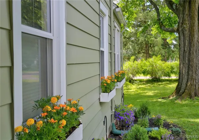 Photo 4 of Sale Pending at 114 Washington Blvd, Fayetteville, NY 13066 | MLS# S1691973 | Listing updated on 2026-06-28