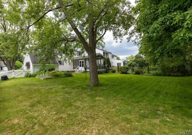 Homes for sale in Manlius, NY | 329 Sunset Dr, Manlius, NY 13057 | MLS# S1691813