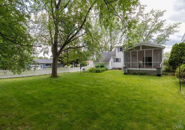 Homes for sale in Manlius, NY | 329 Sunset Dr, Manlius, NY 13057 | MLS# S1691813