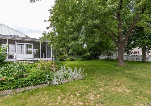 Homes for sale in Manlius, NY | 329 Sunset Dr, Manlius, NY 13057 | MLS# S1691813