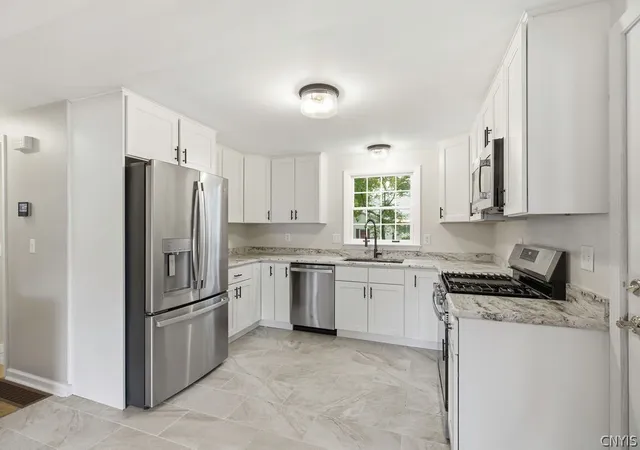 Homes for sale in Manlius, NY | 329 Sunset Dr, Manlius, NY 13057 | MLS# S1691813