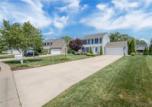 2nd image of 2445 King Fisher Ln, Wheatfield, NY 14304 | MLS# B1690347