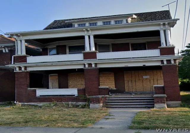 1st image of 808 Ashland Ave, Niagara Falls, NY 14301 | MLS# B1692149