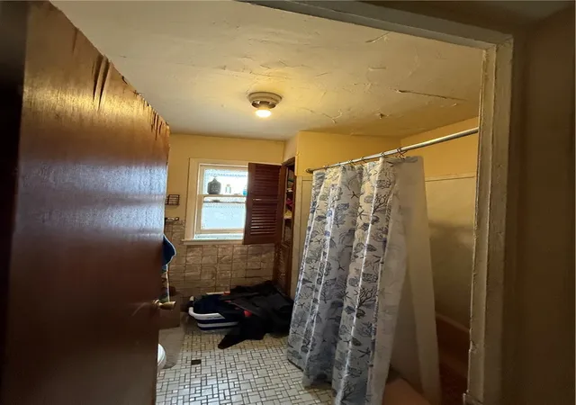 Listing Photo 2 - Condo for sale in building located at 1525-1527 Clifford Ave, Rochester, NY 14609 - Unit #