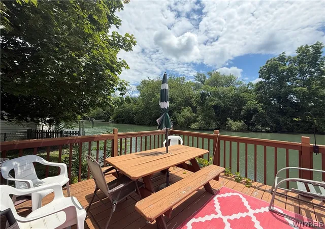 Homes for sale in Niagara Falls, NY | 51 S 86Th St, Niagara Falls, NY 14304