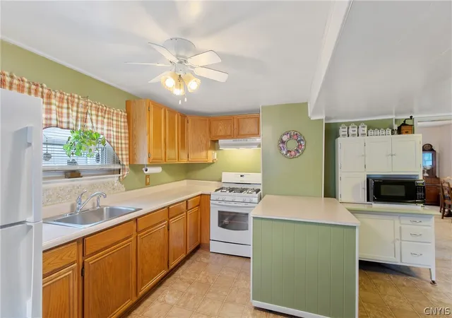 Photo 4 of Sale Pending at 249 State St, Auburn, NY 13021 | MLS# S1688370 | Listing updated on 2026-08-03