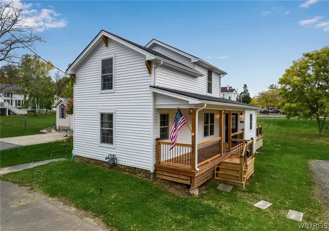 2nd image of 240 Niagara St, Lewiston, NY 14092 | MLS# B1691195