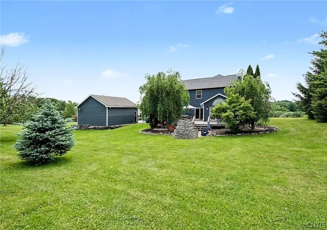 Photo 4 of Sale Pending at 7035 Hunters Crossings Rd, La Fayette, NY 13084 | MLS# S1690401 | Listing updated on 2026-07-11
