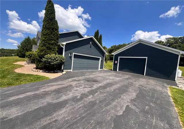Photo 5 of Sale Pending at 7035 Hunters Crossings Rd, La Fayette, NY 13084 | MLS# S1690401 | Listing updated on 2026-07-11