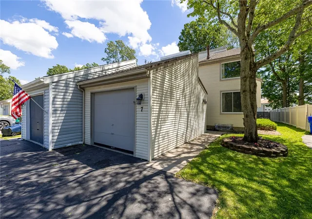 Homes for sale in Perinton, NY | 7 Brimsdown Cir, Perinton, NY 14450 | MLS# R1692178