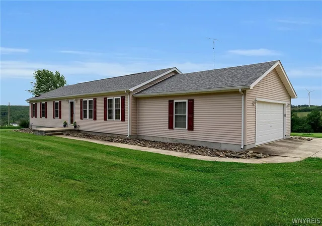Homes for sale in Eagle, NY | 7632 Lyonsburg Rd, Eagle, NY 14024 | MLS# B1692125