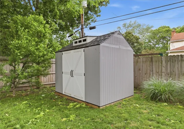 30th image of 176 Green Meadow Dr, Irondequoit, NY 14617 | MLS# R1692198