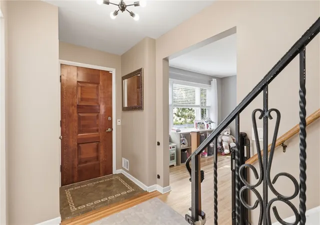 3rd image of 176 Green Meadow Dr, Irondequoit, NY 14617 | MLS# R1692198