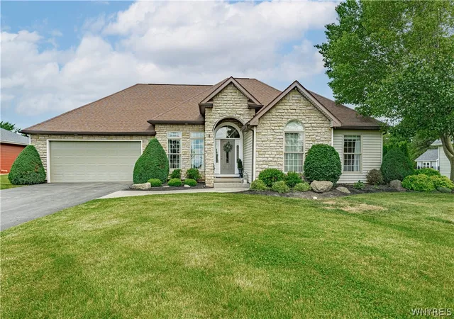1st image of 4899 Beach Ridge Rd, Pendleton, NY 14094 | MLS# B1691268