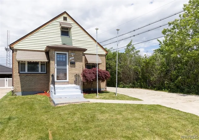 Photo 1 of Single family home for sale at 106 Aspinwood Pl, Buffalo, NY 14223 | MLS# B1692000 | Listing updated on 2026-07-14