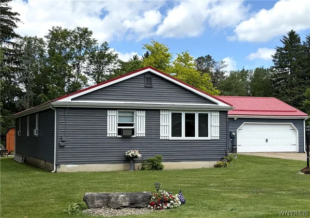 Homes for sale in Arcade, NY | 3 Clearview Dr, Arcade, NY 14009 | MLS# B1692226
