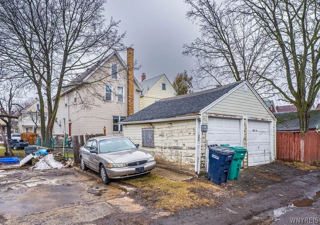 Homes for sale in Niagara Falls, NY | 435 18th St, Niagara Falls, NY 14303 | MLS# B1691920
