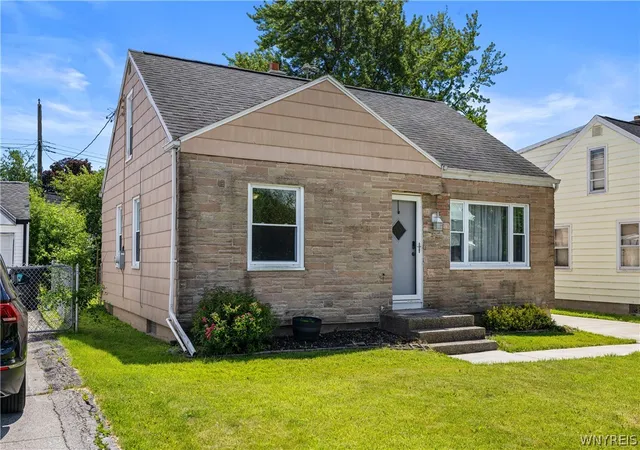 Homes for sale in Tonawanda, NY | 214 Rosemont Ave, Tonawanda, NY 14217 | MLS# B1692199