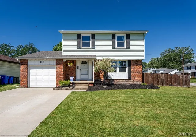 Homes for sale in West Seneca, NY | 128 Annette Dr, West Seneca, NY 14224 | MLS# B1692194