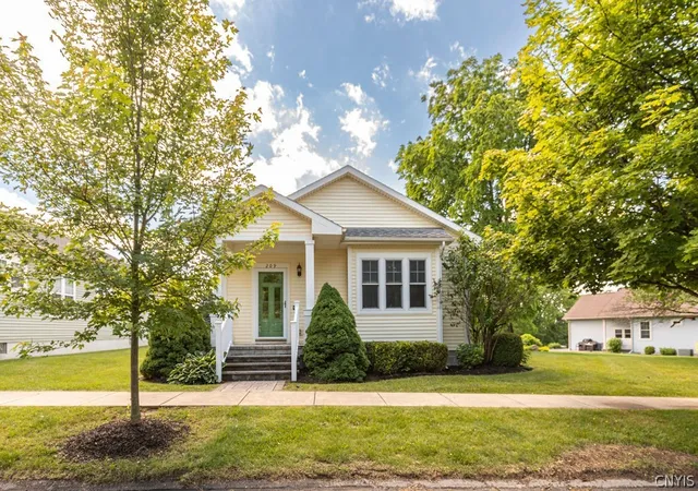 Homes for sale in Camillus, NY | 209 Newbridge St, Camillus, NY 13031 | MLS# S1692076