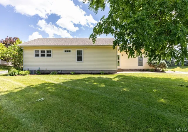 Homes for sale in Camillus, NY | 209 Newbridge St, Camillus, NY 13031 | MLS# S1692076