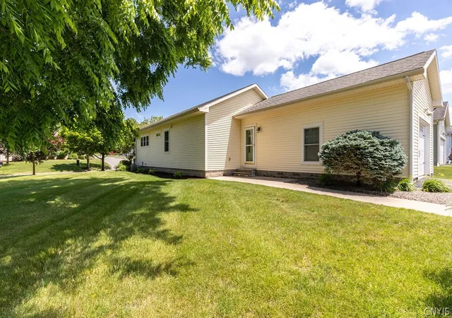 Homes for sale in Camillus, NY | 209 Newbridge St, Camillus, NY 13031 | MLS# S1692076