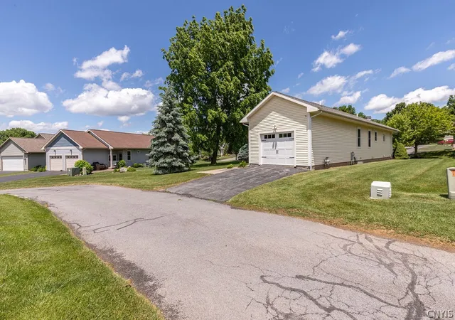 Homes for sale in Camillus, NY | 209 Newbridge St, Camillus, NY 13031 | MLS# S1692076