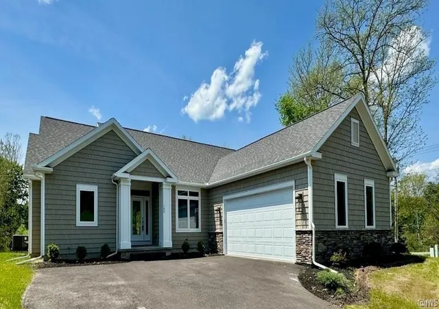 Homes for sale in Manlius, NY | 137 Edwards Falls Ln, Manlius, NY 13104 | MLS# S1691554