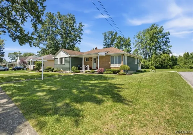 2nd image of 124 Homestead Dr, North Tonawanda, NY 14120 | MLS# B1692196