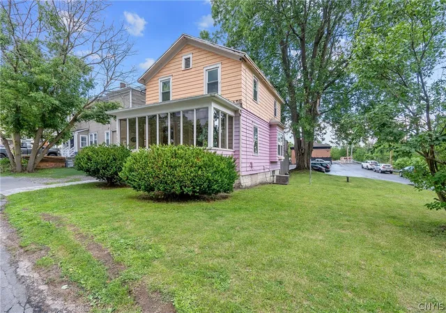 Photo 3 of Single family home for sale at 102 W Elm St, Fayetteville, NY 13066 | MLS# S1692228 | Listing updated on 2026-08-04