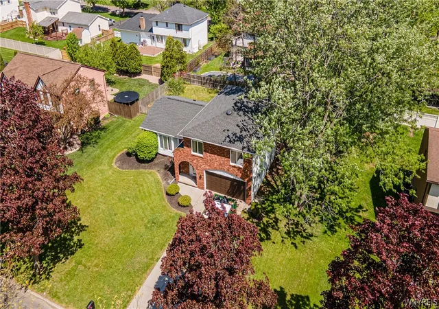 3rd image of 111 O’Brien Dr, Lockport, NY 14094 | MLS# B1692272