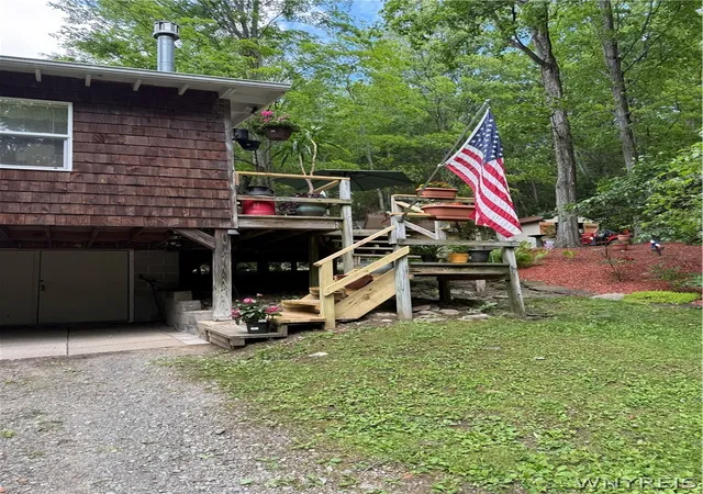 3rd image of 9371 S Protection Rd, Holland, NY 14080 | MLS# B1690941