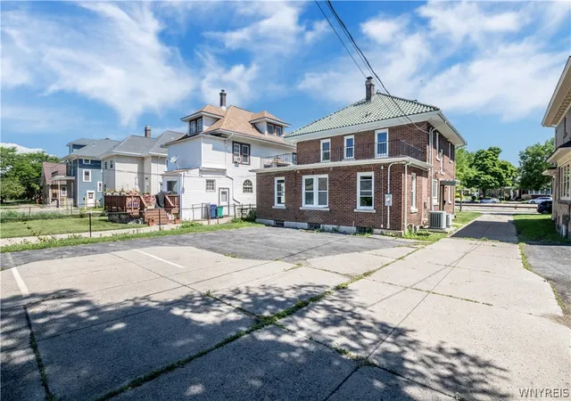 Listing Photo 2 - Condo for sale in building located at 117 W Humboldt Pkwy, Buffalo, NY 14214 - Unit #
