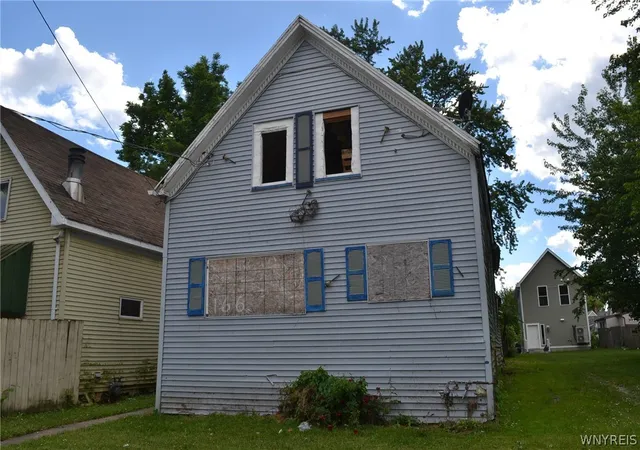 Homes for sale in Buffalo, NY | 166 Thompson St, Buffalo, NY 14207 | MLS# B1692341