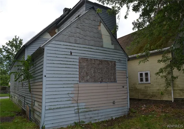 Homes for sale in Buffalo, NY | 166 Thompson St, Buffalo, NY 14207 | MLS# B1692341