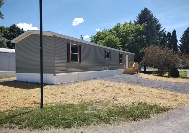 Homes for sale in Auburn, NY | 43 Johnson Dr, Auburn, NY 13021 | MLS# R1692371
