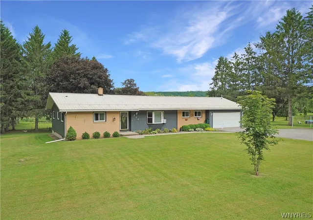 Homes for sale in Warsaw, NY | 230 Wyoming St, Warsaw, NY 14569 | MLS# B1691775