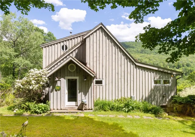 Homes for sale in Middletown, NY | 1652 Thompson Hollow Rd, Middletown, NY 12459 | MLS# R1689349