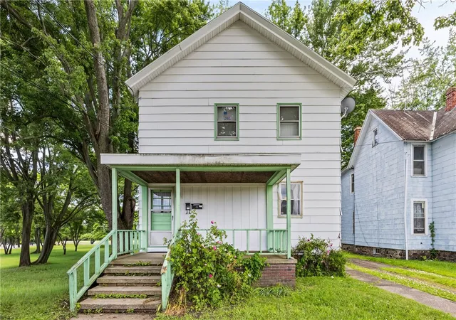 Homes for sale in Lyons, NY | 28 Franklin St, Lyons, NY 14489 | MLS# R1692195