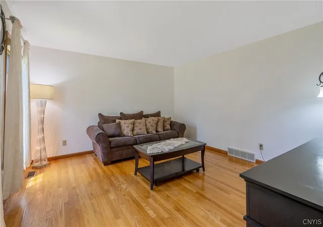 4th image of 106 Zodiac Cir, Liverpool, NY 13090 | MLS# S1691577
